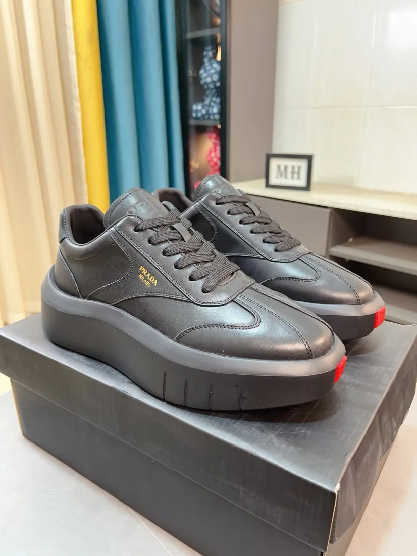 Men's shoes 💰620🌹🌹High-quality new Prada counters are launched simultaneously. The new men's shoes and 😘fabrics are selected from imported mesh and glue-spraying technology. Imported cowhide lining. 👍🏿High-end☄️Open-molded non-slip rubber outsole, exquisite lines, simple and elegant, comfortable and high-end for leisure travel. Code number: 38 to 44